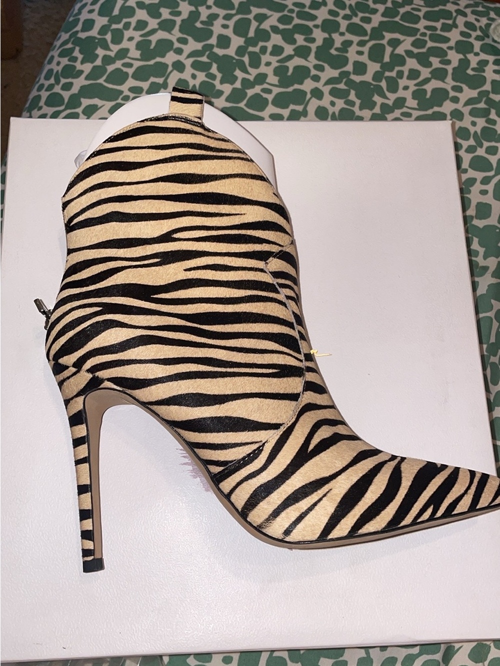 NWB🌟Jessica Simpson Pink Heeled Western Boots with Zebra Print Calfhair